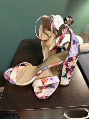 Dream Pairs Multicolor Floral Ankle-Strap Block Heels